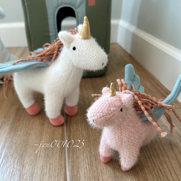 Pillowfort Pegasus and Castle Plush Play Set - Picture 5 of 13